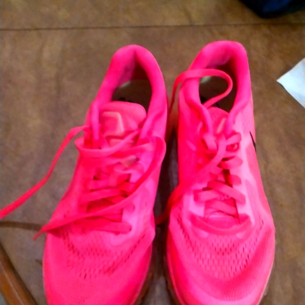 Hot pink Nike airmax running shoes
